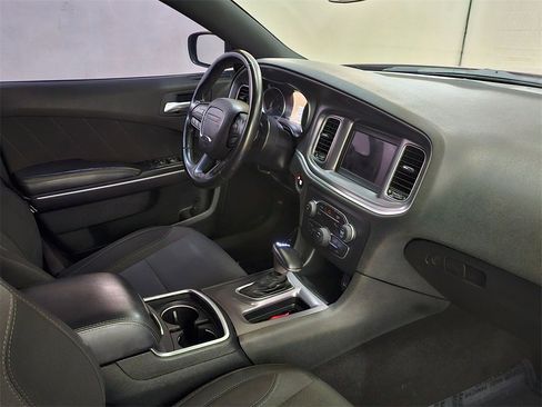 Used 2020 Dodge Charger SXT image 10