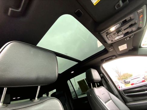 Used 2024 GMC Yukon XL Denali image 19