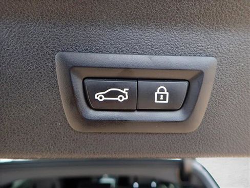 Used 2021 BMW X3 xDrive30i w/ Premium Package image 9