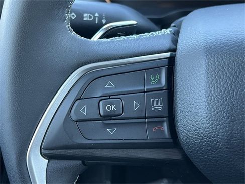 Used 2023 Jeep Grand Cherokee Laredo w/ Luxury Tech Group I image 18