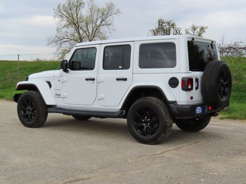 Used 2023 Jeep Wrangler Unlimited Sahara w/ Cold Weather Group AWD/4WD image 23