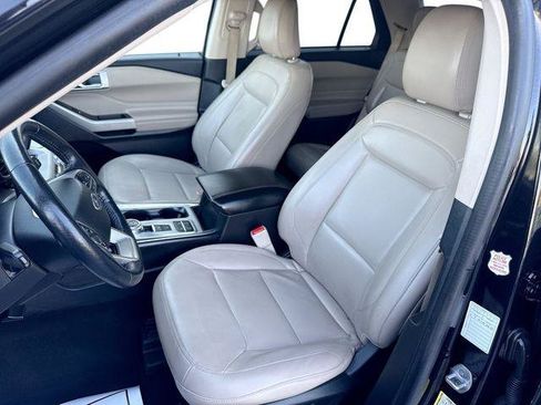 Used 2022 Ford Explorer XLT w/ Equipment Group 202A RWD image 13