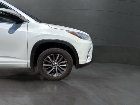 Used 2017 Toyota Highlander XLE AWD/4WD image 32