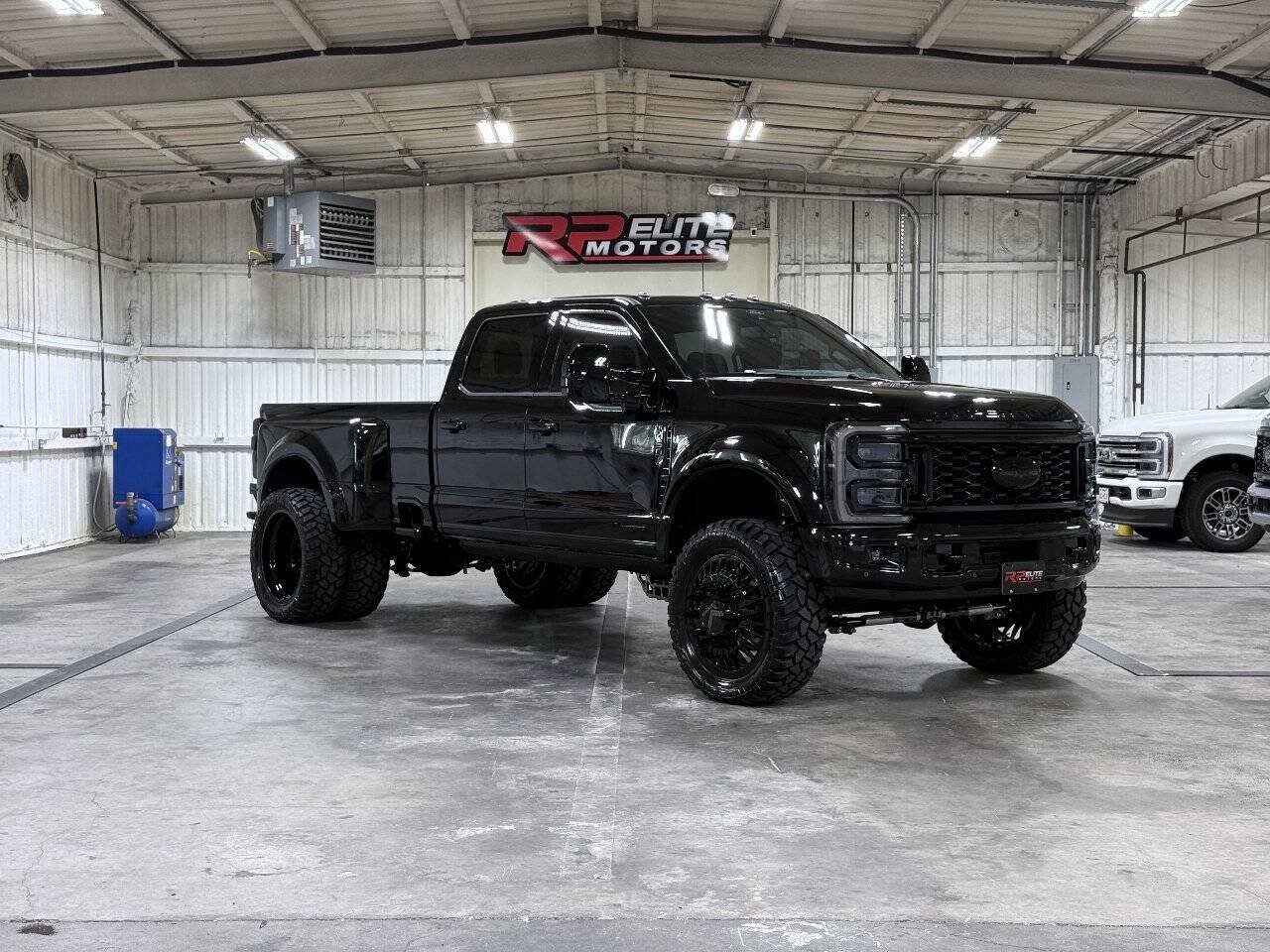 Used 2026 Ford F450 Platinum w/ FX4 Off-Road Package AWD/4WD image 1