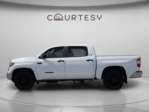Used 2020 Toyota Tundra SR5 w/ SR5 Upgrade Package RWD image 2