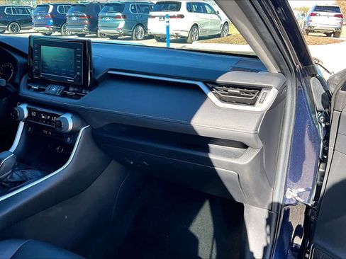 Used 2021 Toyota RAV4 XLE Premium image 18