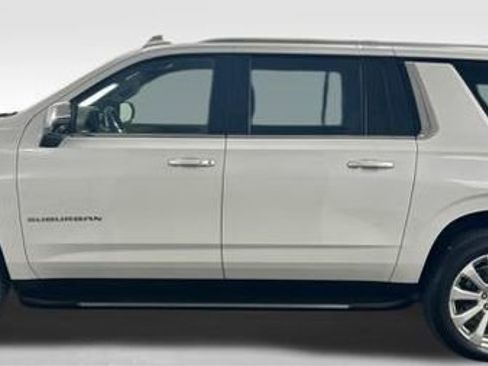Used 2024 Chevrolet Suburban Premier image 5