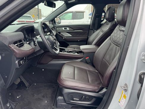 Used 2025 Ford Explorer Platinum w/ Ultimate Package image 16