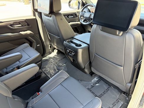 Used 2025 GMC Yukon Elevation w/ Elevation Premium Package AWD/4WD image 14