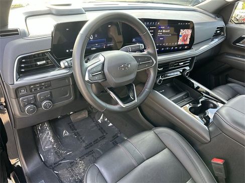 Used 2025 Chevrolet Suburban RST image 9