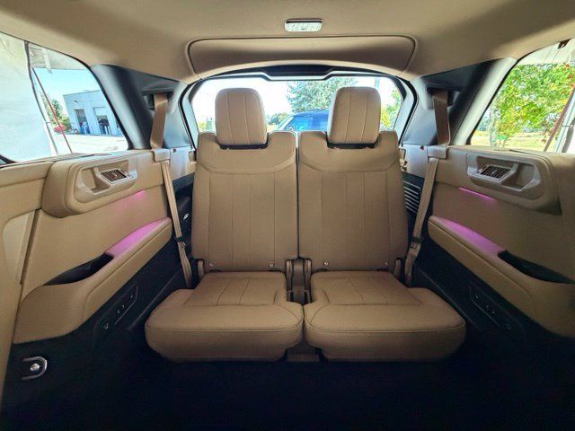 Used 2025 Land Rover Range Rover Long Wheelbase SE AWD/4WD image 26