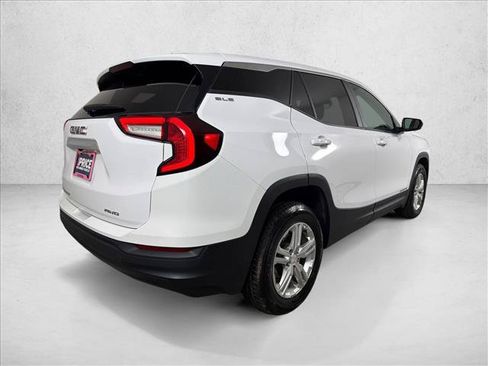 Used 2024 GMC Terrain SLE AWD/4WD image 3