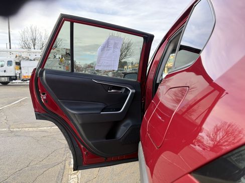 Used 2020 Toyota RAV4 XLE image 27