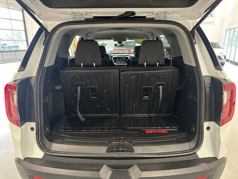 Used 2023 GMC Acadia SLE w/ LPO, Floor Liner Package FWD image 32