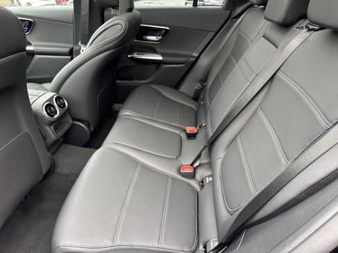 Used 2026 Mercedes-Benz GLC 300 4MATIC image 23