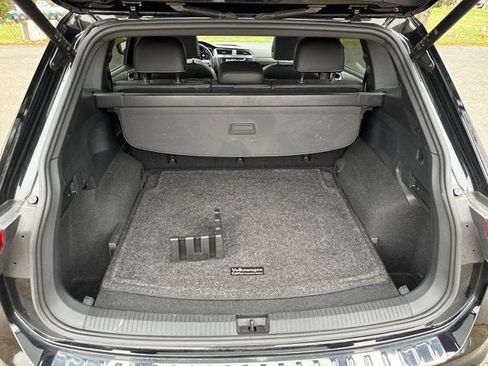 Used 2022 Volkswagen Tiguan SEL R-Line image 14