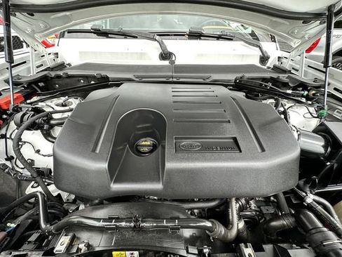 Used 2024 Land Rover Defender 130 X-Dynamic SE AWD/4WD image 32