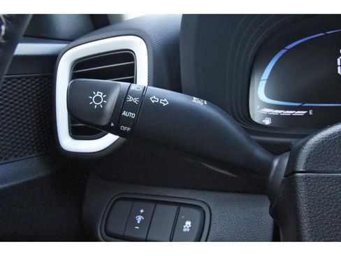 Used 2024 Hyundai Venue Limited FWD image 20