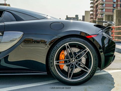 Used 2019 McLaren 570S Spider image 5