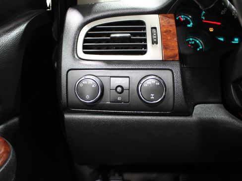 Used 2013 Chevrolet Avalanche LTZ AWD/4WD image 9