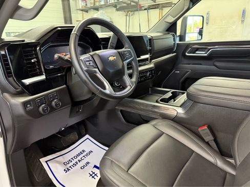 Used 2025 Chevrolet Silverado 3500 LTZ w/ LTZ Plus Package image 9