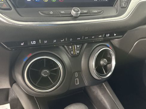 Used 2025 Chevrolet Blazer LT FWD image 18