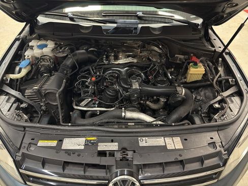 Used 2014 Volkswagen Touareg TDI image 32