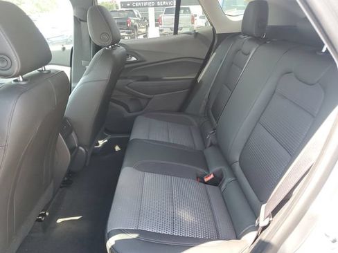 Used 2025 Chevrolet Trax LT w/ LT Convenience Package FWD image 10