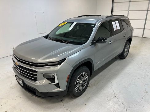 Used 2024 Chevrolet Traverse LT AWD/4WD image 6