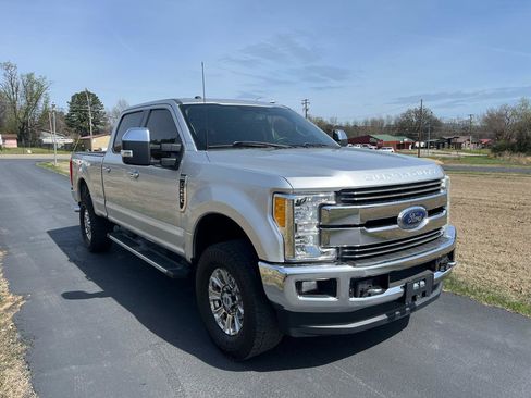 Used 2017 Ford F250 Lariat w/ Chrome Package image 2