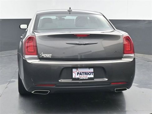 Used 2023 Chrysler 300 Touring w/ Sport Appearance Package image 4