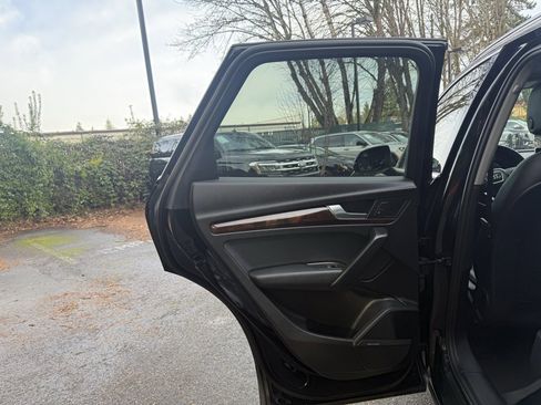 Used 2018 Audi Q5 2.0T Premium Plus w/ Premium Plus Package image 24