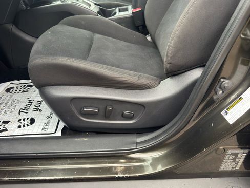 Used 2016 Nissan Rogue SV image 16