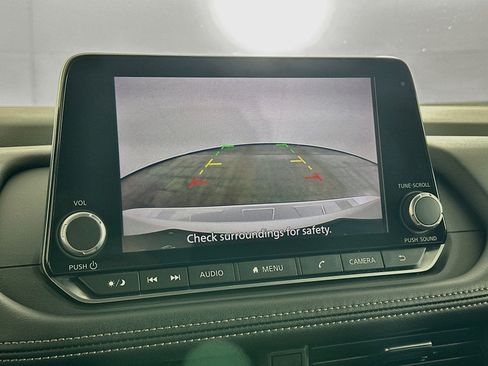 Used 2024 Nissan Rogue SV FWD image 22