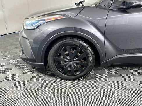 Used 2021 Toyota C-HR LE FWD image 11