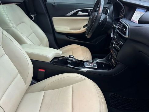 Used 2017 INFINITI QX30 Premium w/ Navigation Package image 36