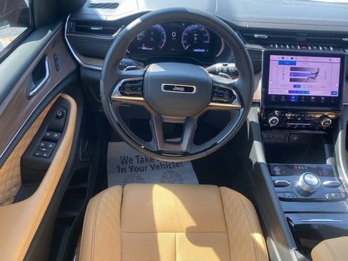 New 2025 Jeep Grand Cherokee Summit image 39