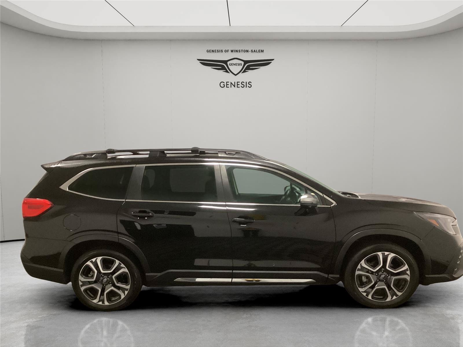 Used 2023 Subaru Ascent Limited w/ Technology Package AWD/4WD image 6