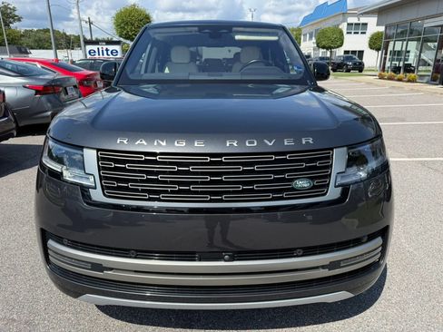 Used 2023 Land Rover Range Rover SE AWD/4WD image 2