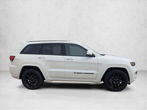 Used 2022 Jeep Grand Cherokee Laredo X RWD image 4