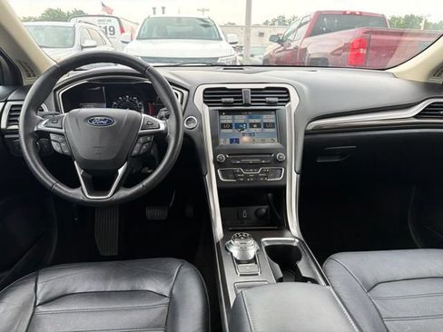 Used 2018 Ford Fusion SE w/ Fusion SE Technology Package FWD image 22