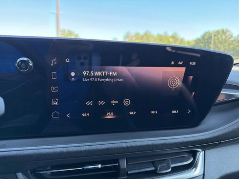 Used 2024 Buick Envista Preferred w/ Convenience I Package FWD image 10