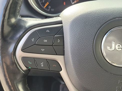 Used 2021 Jeep Grand Cherokee Laredo image 19