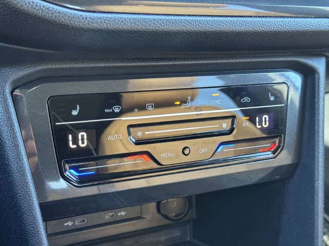 Certified 2024 Volkswagen Tiguan SE R-Line FWD image 15
