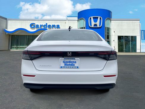Certified 2025 Honda Accord SE image 5
