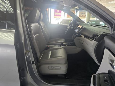 Used 2019 Honda Pilot Touring image 17