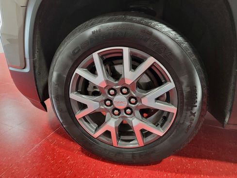 Certified 2023 GMC Acadia SLE w/ Driver Convenience Package image 8