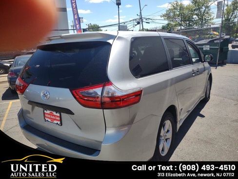 Used 2020 Toyota Sienna L FWD image 5