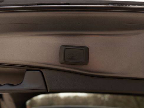 Used 2022 Toyota RAV4 XLE Premium image 41