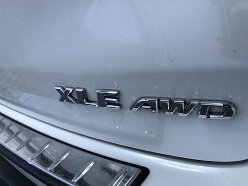 Certified 2017 Toyota Highlander XLE image 15